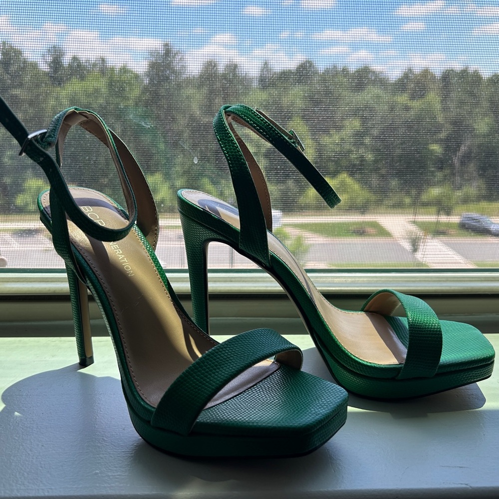 BCBG generation sandals, green size 6